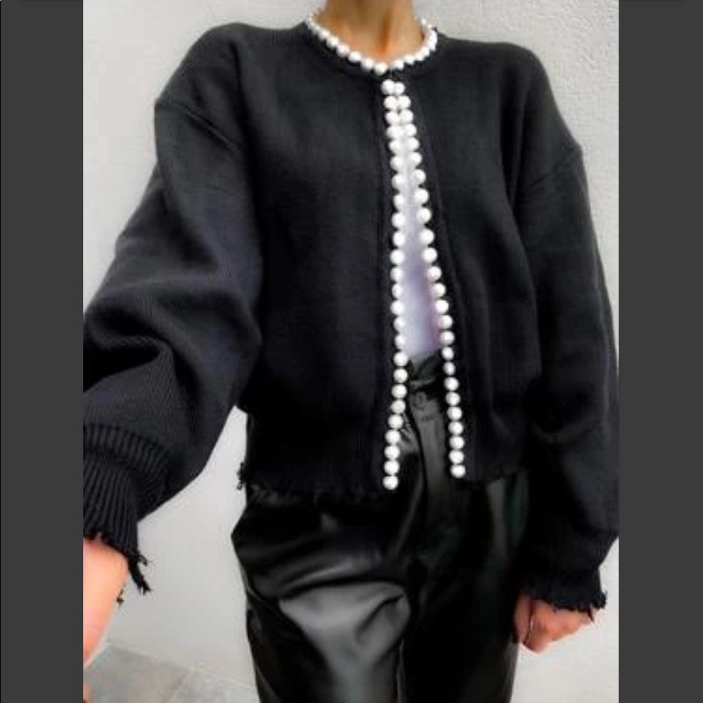 Pearl cardigan in black. One size. Brand new